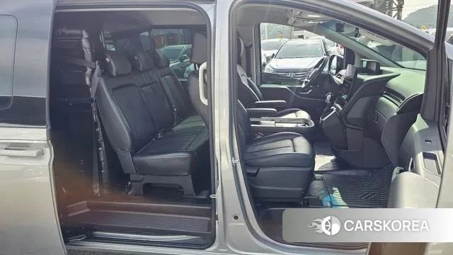 Hyundai Staria 2022 Серебряный из Кореи, фото 3