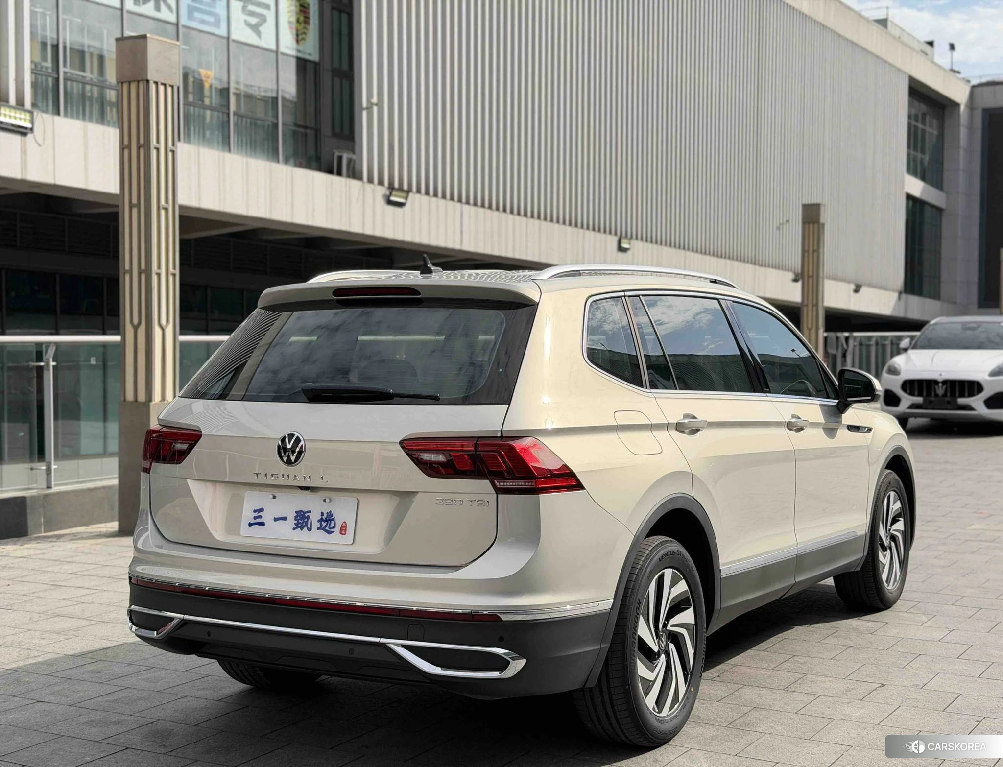 Volkswagen Tiguan L 2022 Шампань из Китая, фото 3