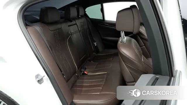 BMW 5 Series (G30) 2023 Белый из Кореи, фото 3