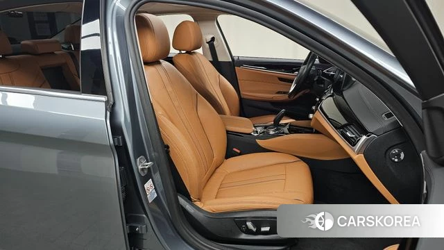 BMW 5 Series (G30) 2020 Серебряный из Кореи, фото 3