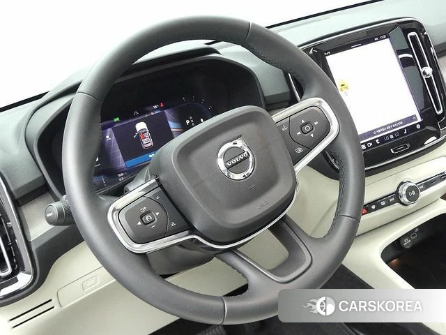 Volvo XC40 2024 Белый из Кореи, фото 3