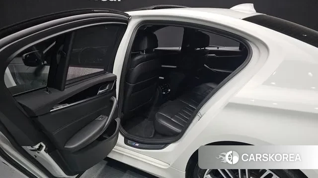 BMW 5 Series (G30) 2019 Белый из Кореи, фото 3