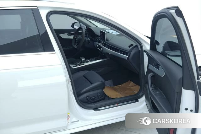 Audi A4L 2018 Белый из Китая, фото 3