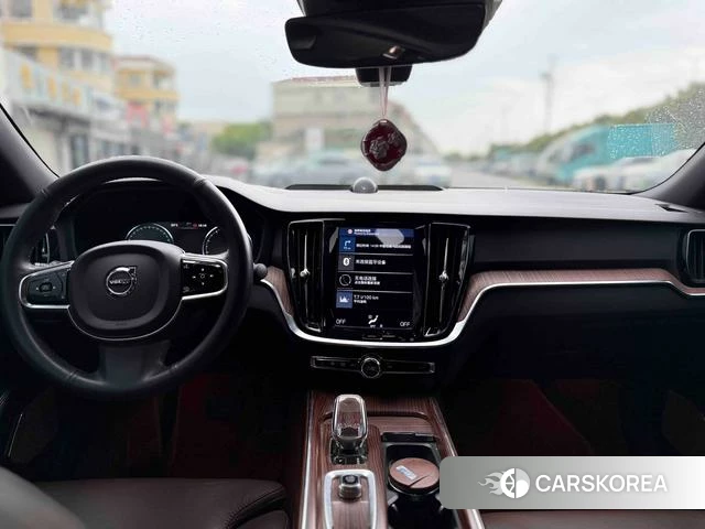 Volvo S60 2022 Белый из Китая, фото 3