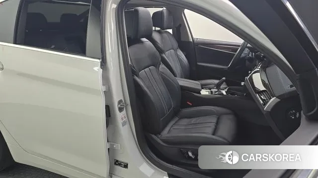 BMW 5 Series (G30) 2022 Белый из Кореи, фото 3