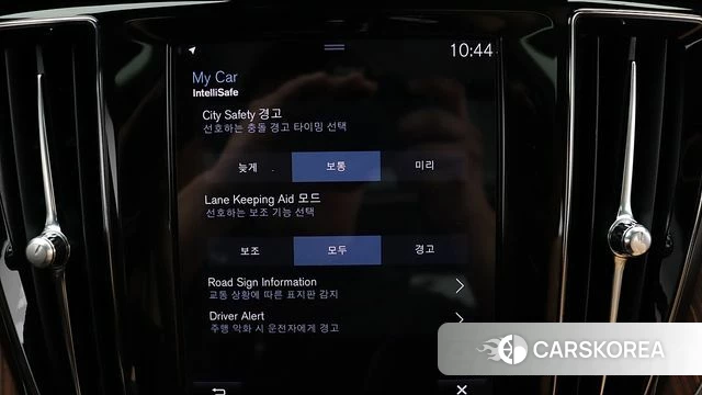 Volvo V60 Cross-Country 2nd Generation 2022 Жемчужный цвет из Кореи, фото 3