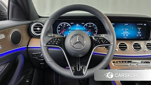 Mercedes-Benz E-Class W213 2023 Серый из Кореи, фото 3