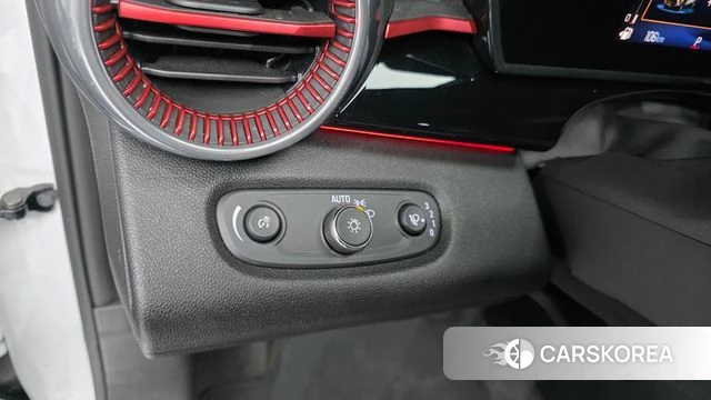 Chevrolet (GM Daewoo) Trax Crossover 2023 Белый из Кореи, фото 3