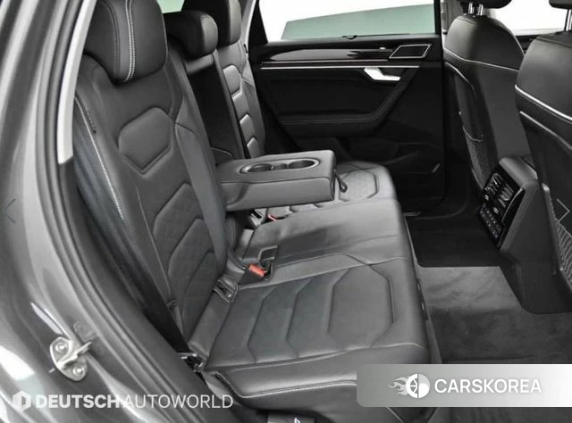Volkswagen Touareg 3rd generation 2024 Серый из Кореи, фото 3