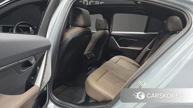 BMW 5 Series (G60) 2025 Серый из Кореи, фото 3