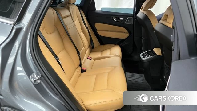 Volvo XC60 second Generation 2021 Серебристо-серый из Кореи, фото 3