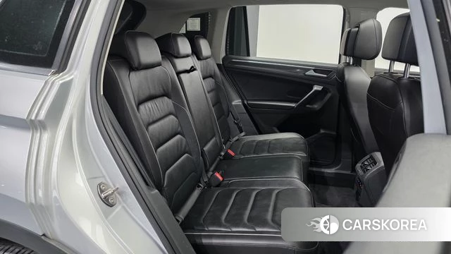 Volkswagen Tiguan second Generation 2021 Серебряный из Кореи, фото 3