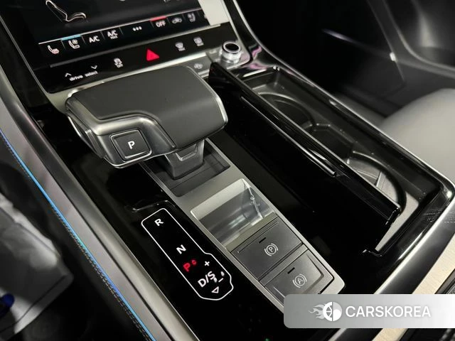 Audi Q8 (4M) 2026 Черный из Кореи, фото 3