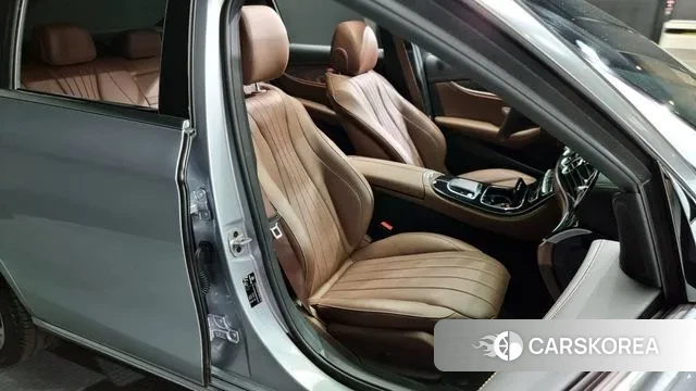 Mercedes-Benz E-Class W213 2021 Серебряный из Кореи, фото 3