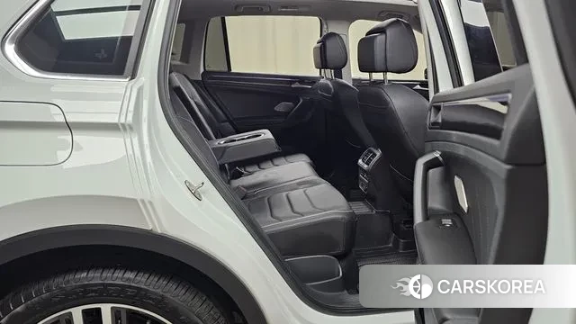 Volkswagen Tiguan second Generation 2022 Белый из Кореи, фото 3