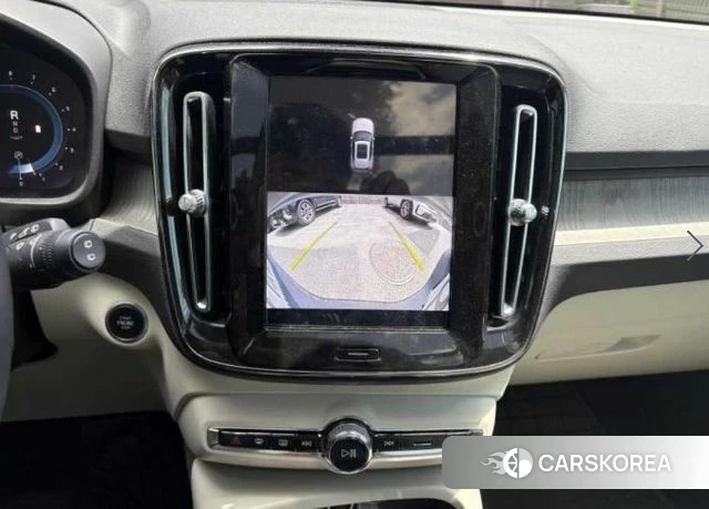 Volvo XC40 2023 Белый из Кореи, фото 3