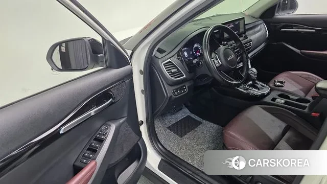 Kia Seltos 2022 Белый из Кореи, фото 3