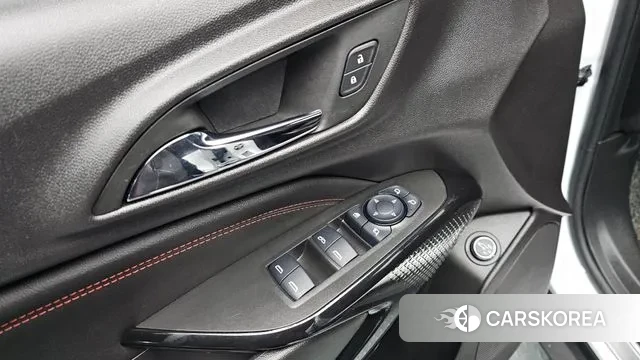 Chevrolet (GM Daewoo) Trax Crossover 2024 Белый из Кореи, фото 3