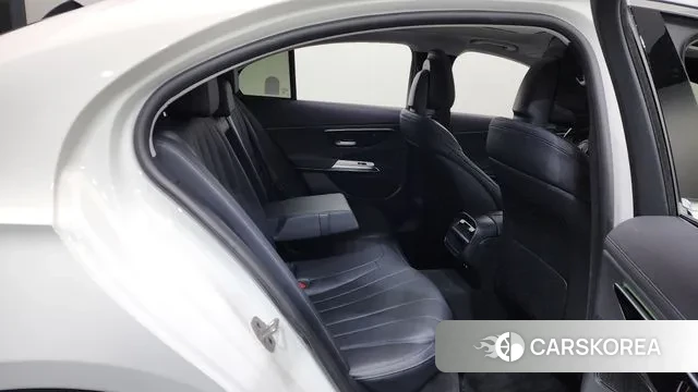 Mercedes-Benz E-Class W214 2024 Белый из Кореи, фото 3