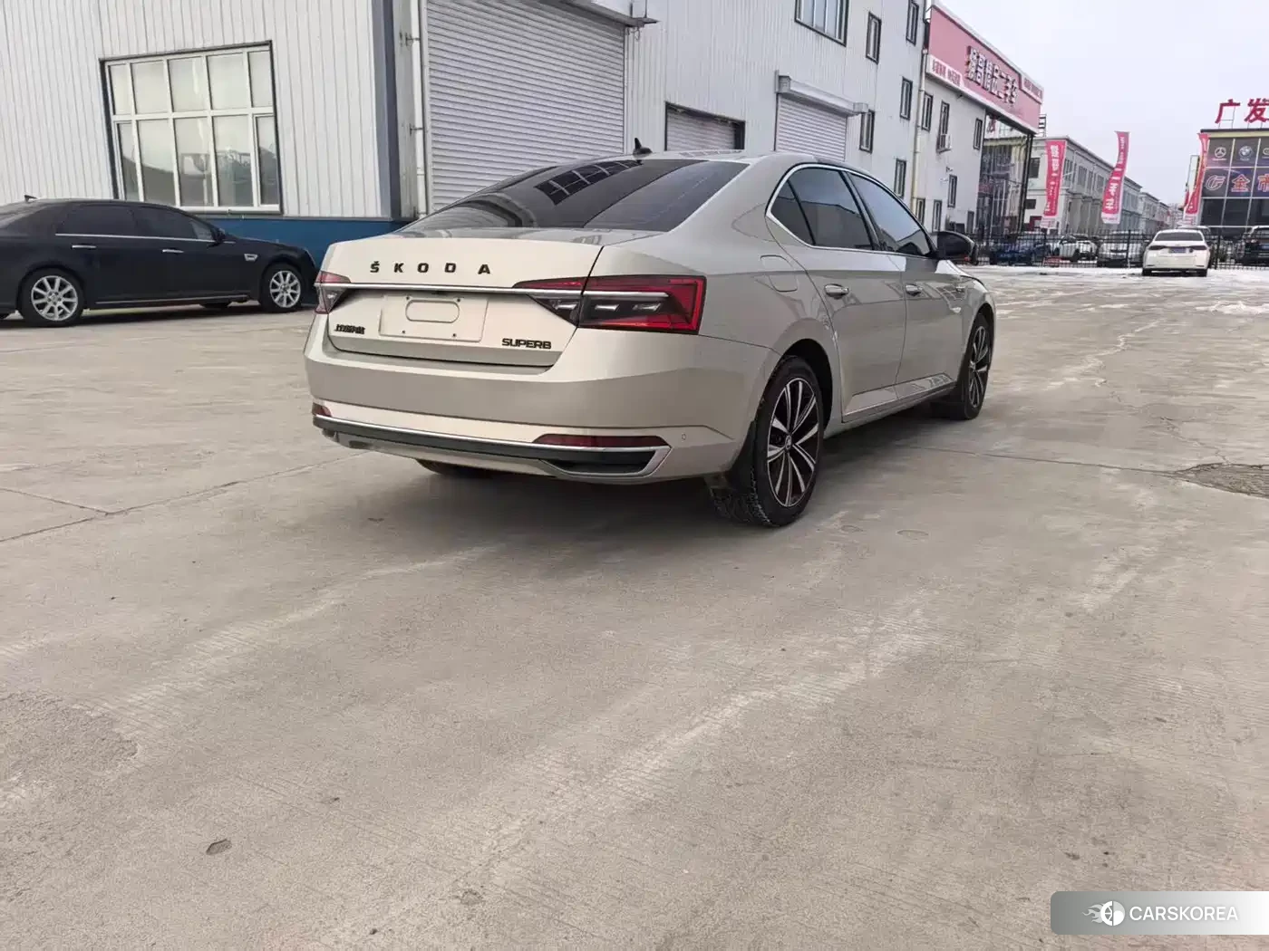 Skoda Superb 2023 Champagne/brown из Китая, фото 3