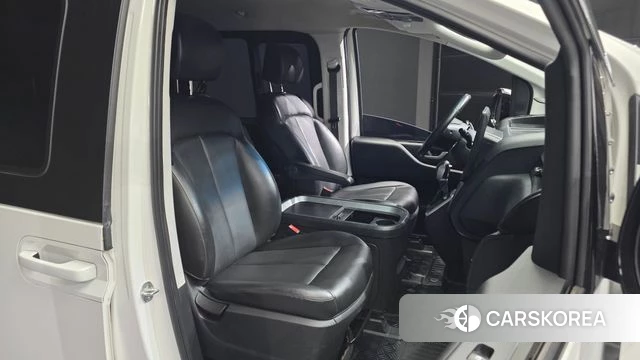 Hyundai Staria 2021 Белый из Кореи, фото 3