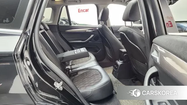 BMW X1 (F48) 2021 Черный из Кореи, фото 3