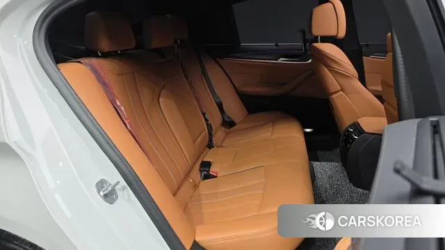 BMW 5 Series (G30) 2023 Белый из Кореи, фото 3