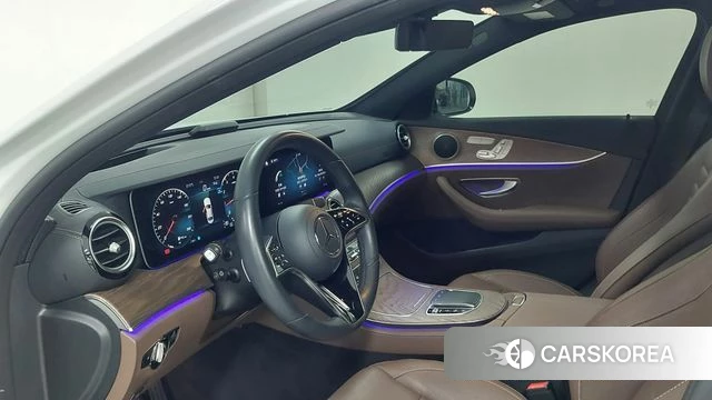 Mercedes-Benz E-Class W213 2023 Белый из Кореи, фото 3