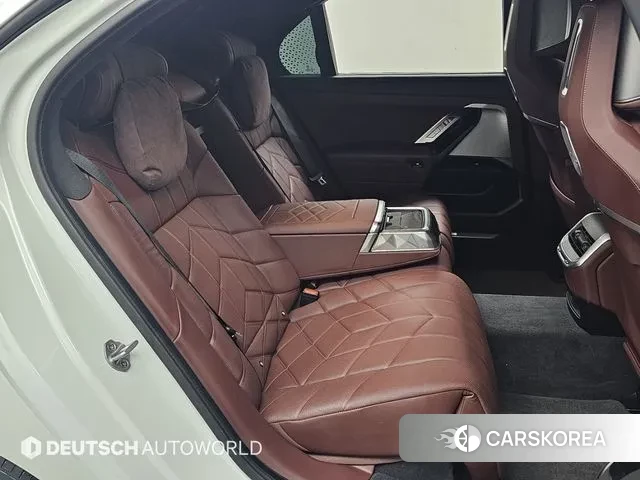 BMW 7 Series (G70) 2023 Белый из Кореи, фото 3