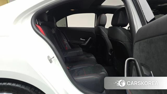 Mercedes-Benz A-Class W177 2024 Белый из Кореи, фото 3