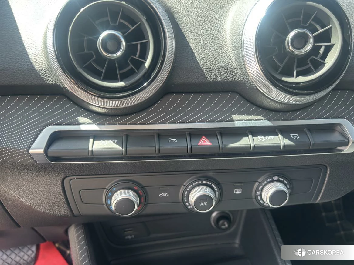 Audi Q2L 2021 Серебристо-серый из Китая, фото 3