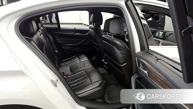 BMW 5 Series (G30) 2018 Белый из Кореи, фото 3