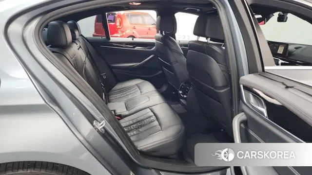 BMW 5 Series (G30) 2019 Светло-серебряный цвет из Кореи, фото 3