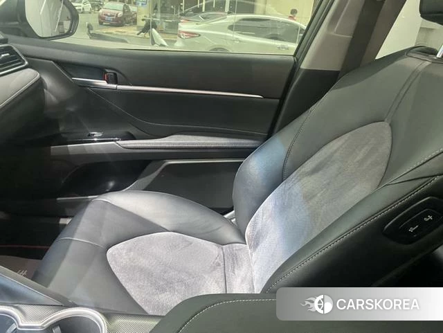 Toyota Camry 2023 Белый из Китая, фото 3