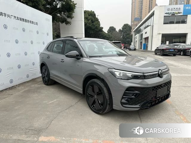 Volkswagen Tiguan L 2024 Темно-серый из Китая, фото 3