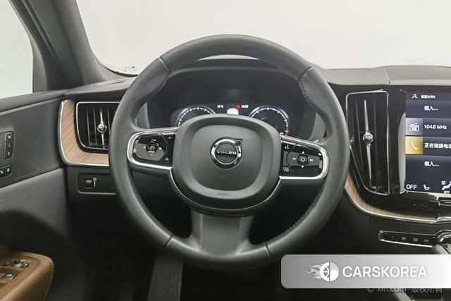Volvo XC60 2021 Белый из Китая, фото 3