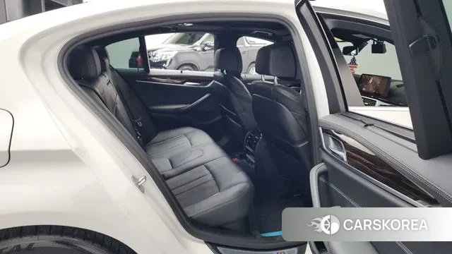 BMW 5 Series (G30) 2022 Белый из Кореи, фото 3