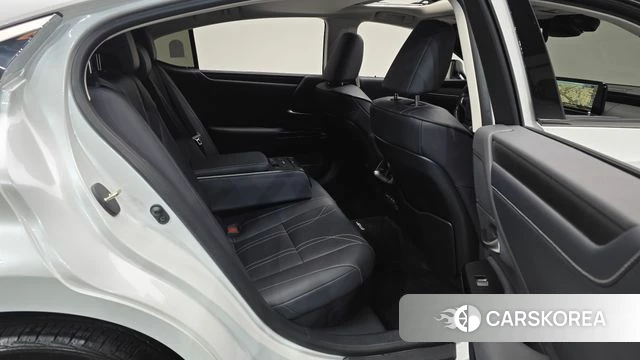 Lexus ES300h 7th generation 2024 Белый из Кореи, фото 3