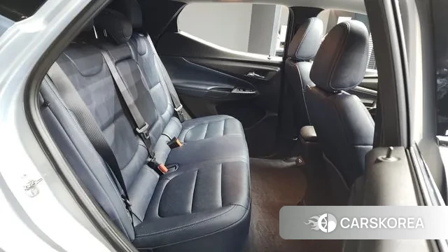 Chevrolet (GM Daewoo) Bolt EUV 2023 Светло-серебряный цвет из Кореи, фото 3