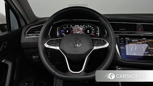 Volkswagen Tiguan second Generation 2022 Белый из Кореи, фото 3