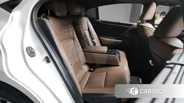 Lexus ES300h 7th generation 2023 Белый из Кореи, фото 3