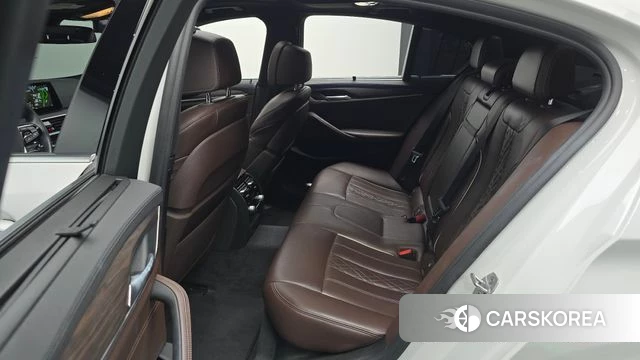 BMW 5 Series (G30) 2018 Белый из Кореи, фото 3