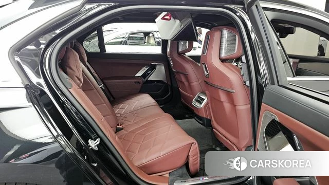 BMW 7 Series (G70) 2024 Черный из Кореи, фото 3