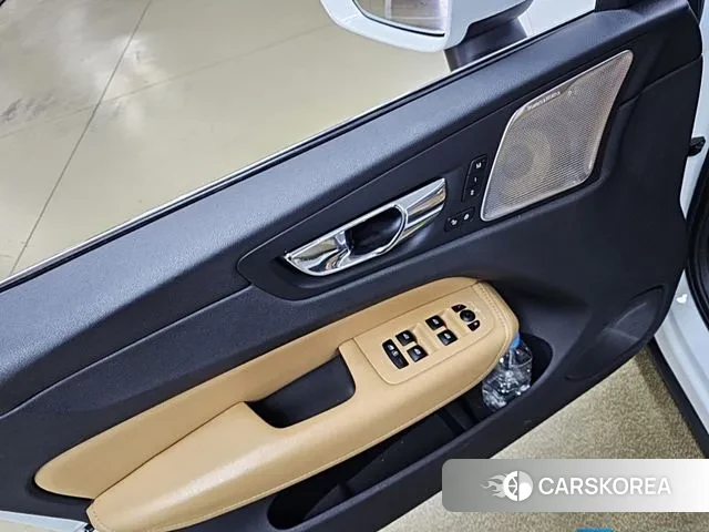 Volvo XC60 second Generation 2018 Белый из Кореи, фото 3