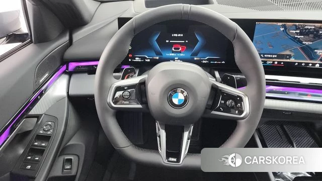 BMW 5 Series (G60) 2025 Серебристо-серый из Кореи, фото 3