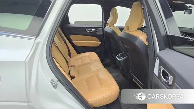 Volvo XC60 second Generation 2022 Белый из Кореи, фото 3