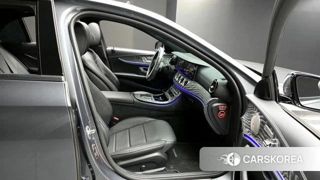 Mercedes-Benz E-Class W213 2022 Серебристо-серый из Кореи, фото 3