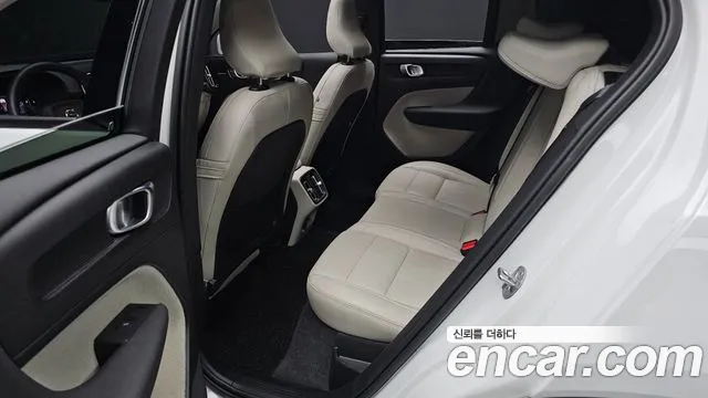 Volvo XC40 2023 Белый из Кореи, фото 3