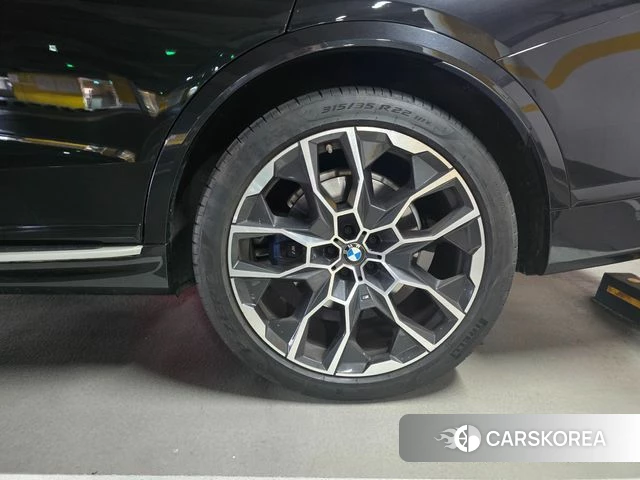 BMW X7 (G07) 2023 Черный из Кореи, фото 3