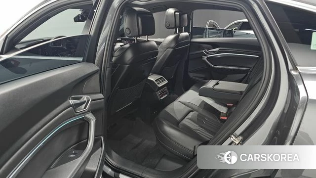 Audi e-Tron 2022 Серый из Кореи, фото 3